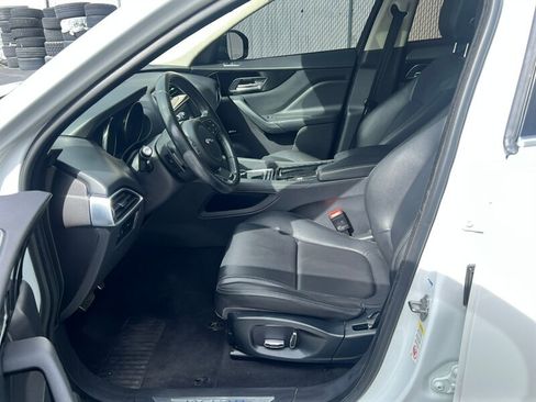 Used 2019 Jaguar F-PACE image 17