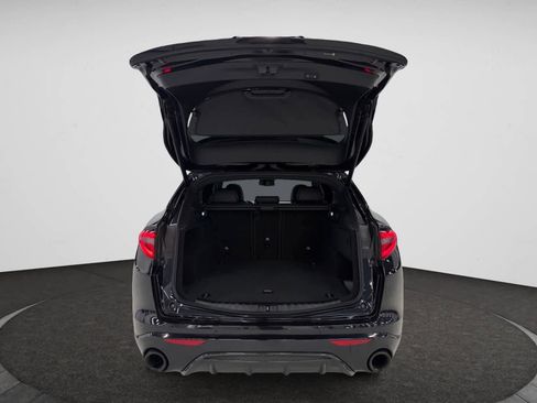 Used 2023 Alfa Romeo Stelvio Veloce image 4