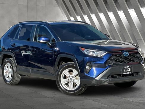 Used 2020 Toyota RAV4 XLE w/ Convenience Package image 2