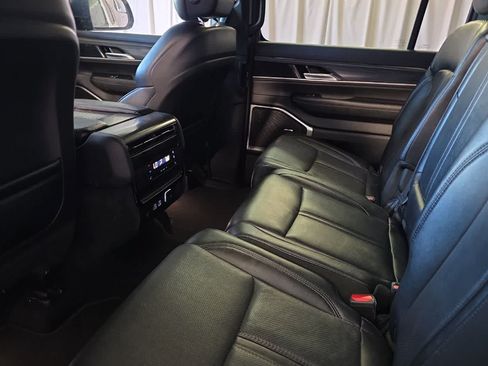 Used 2024 Jeep Wagoneer Series II w/ Flexible Seating Group RWD image 5