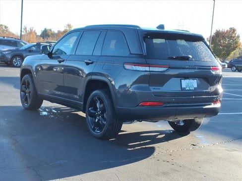 New 2025 Jeep Grand Cherokee Altitude image 4