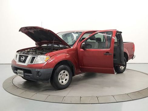 Used 2015 Nissan Frontier S image 11