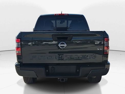 Used 2024 Nissan Frontier SV image 6