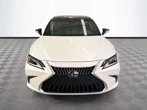 Used 2025 Lexus ES 350 w/ Premium Package FWD image 2