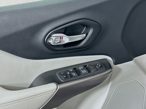 Used 2022 Jeep Cherokee Latitude Lux image 15