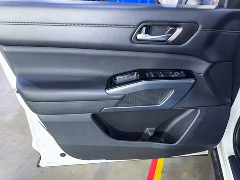 Certified 2024 Nissan Pathfinder SL image 45