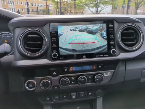 Used 2021 Toyota Tacoma TRD Off-Road w/ TRD Premium Off Road Package AWD/4WD image 23