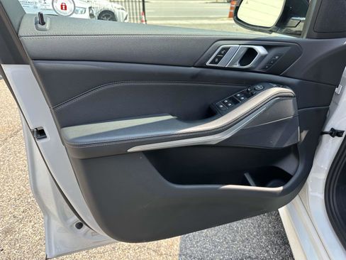 Used 2021 BMW X5 xDrive40i w/ M Sport Package image 12