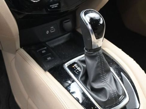 Used 2019 Nissan Rogue SL w/ Premium Package AWD/4WD image 35