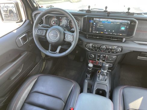 Used 2025 Jeep Gladiator Rubicon AWD/4WD image 15
