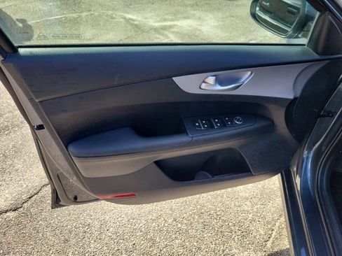 Used 2024 Kia Forte LXS FWD image 9