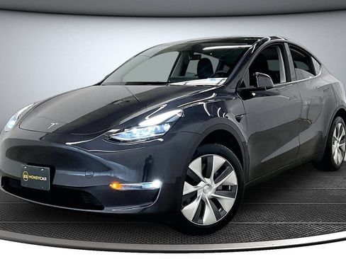 Used 2024 Tesla Model Y Long Range AWD/4WD image 3