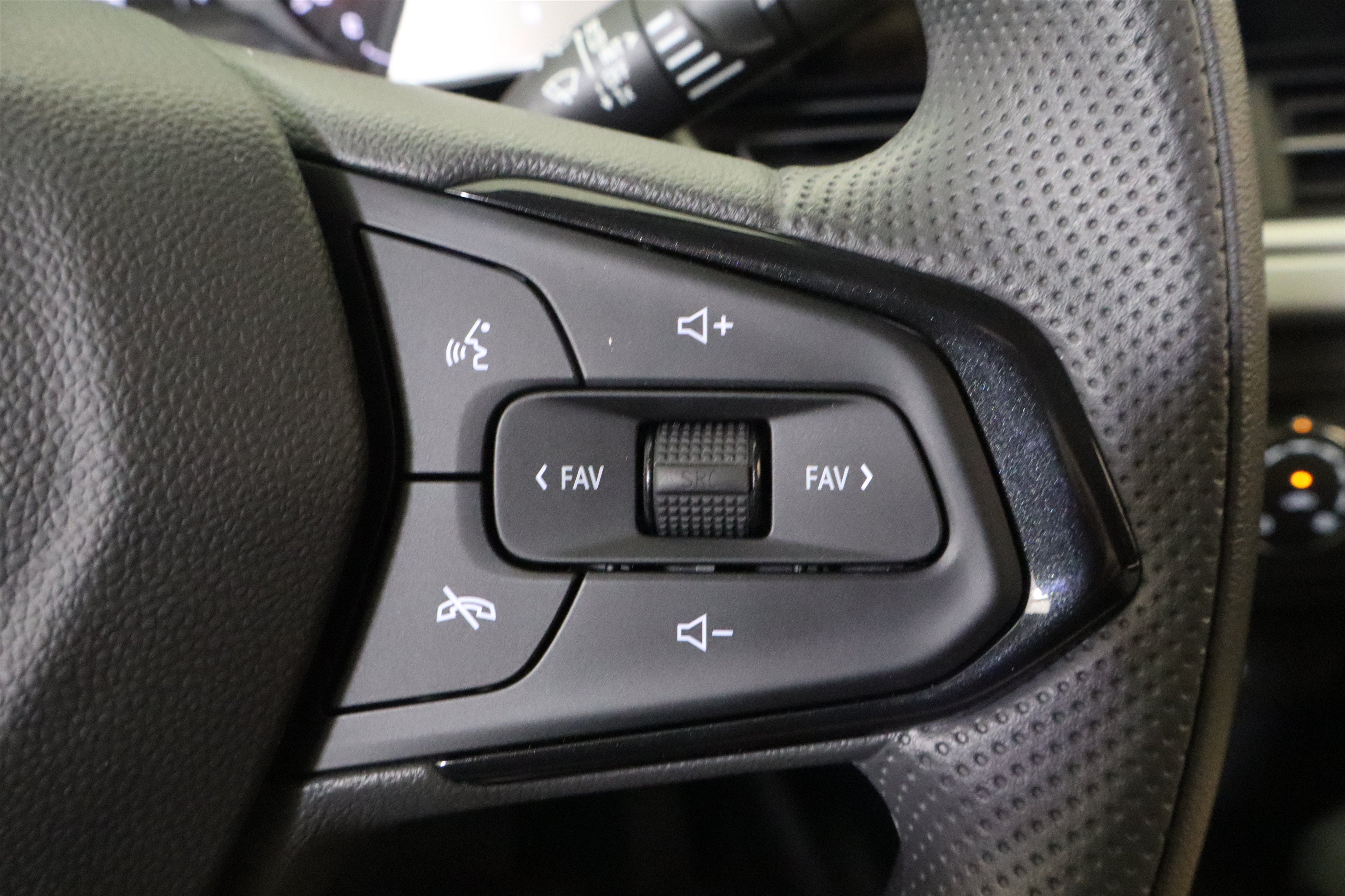 New 2026 Chevrolet Trax LS w/ LS Convenience Package FWD image 29