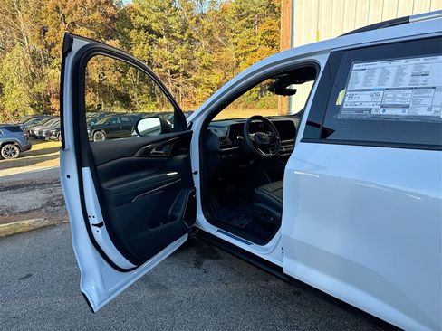 New 2026 Chevrolet Traverse High Country image 13