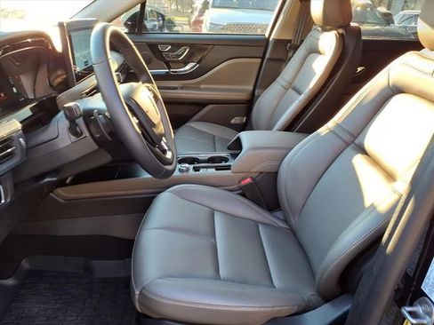 New 2026 Lincoln Corsair Premiere w/ Rear Removable Package Tray FWD image 7