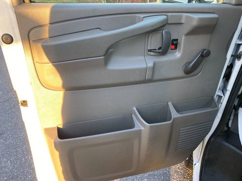 Used 2012 Chevrolet Express 2500 RWD image 11