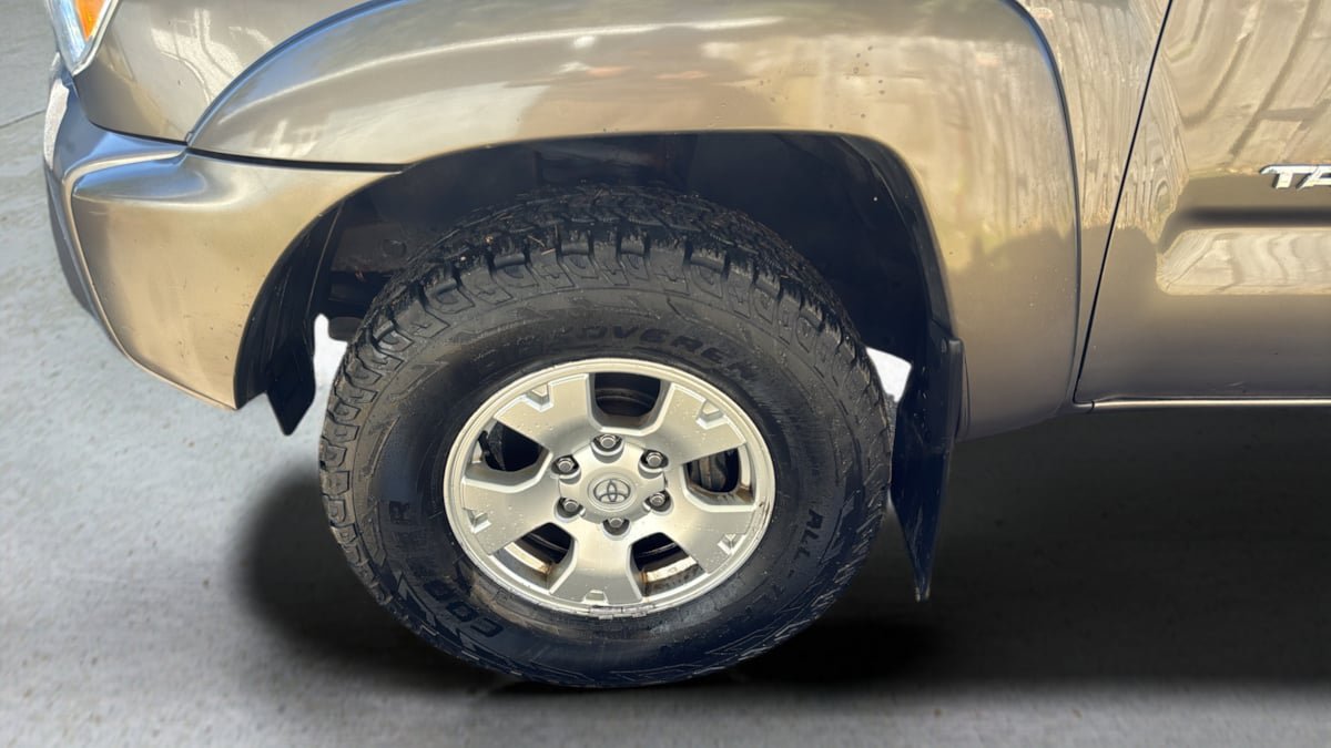 Used 2013 Toyota Tacoma 4x4 Access Cab V6 w/ TRD Off-Road Pkg image 19