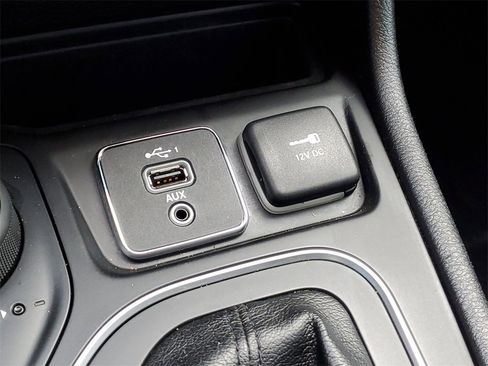 Used 2021 Jeep Cherokee Latitude Lux w/ Comfort/Convenience Group image 26