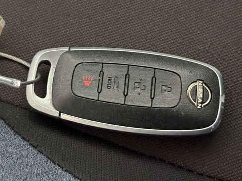 Used 2025 Nissan Versa SV FWD image 21