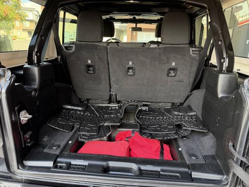 Used 2018 Jeep Wrangler Unlimited Sport AWD/4WD image 34