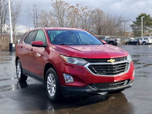 Used 2019 Chevrolet Equinox LT w/ Driver Convenience Package image 2