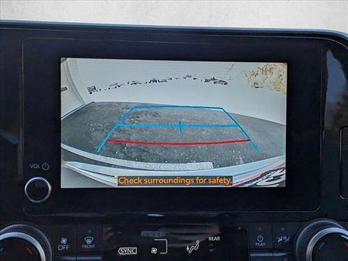 Used 2023 Toyota Highlander L image 13