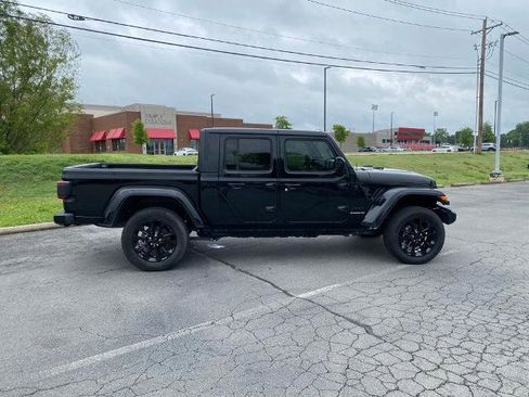 Used 2021 Jeep Gladiator Overland AWD/4WD image 8