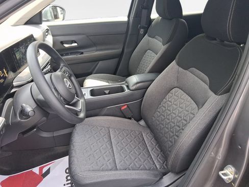 Used 2025 Nissan Kicks SV w/ Charging Package FWD image 12