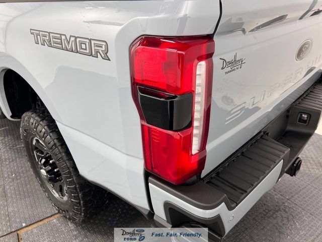 Used 2025 Ford F250 Lariat w/ Lariat Ultimate Package AWD/4WD image 12