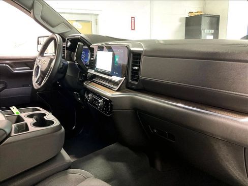 Used 2023 Chevrolet Silverado 1500 LT w/ Z71 Off-Road Package AWD/4WD image 14