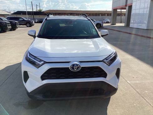 Used 2024 Toyota RAV4 XLE AWD/4WD image 2