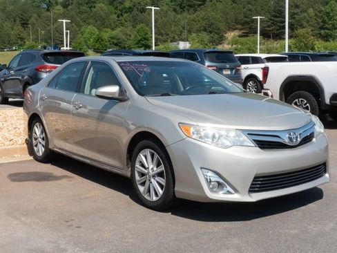 Used 2014 Toyota Camry XLE FWD image 3