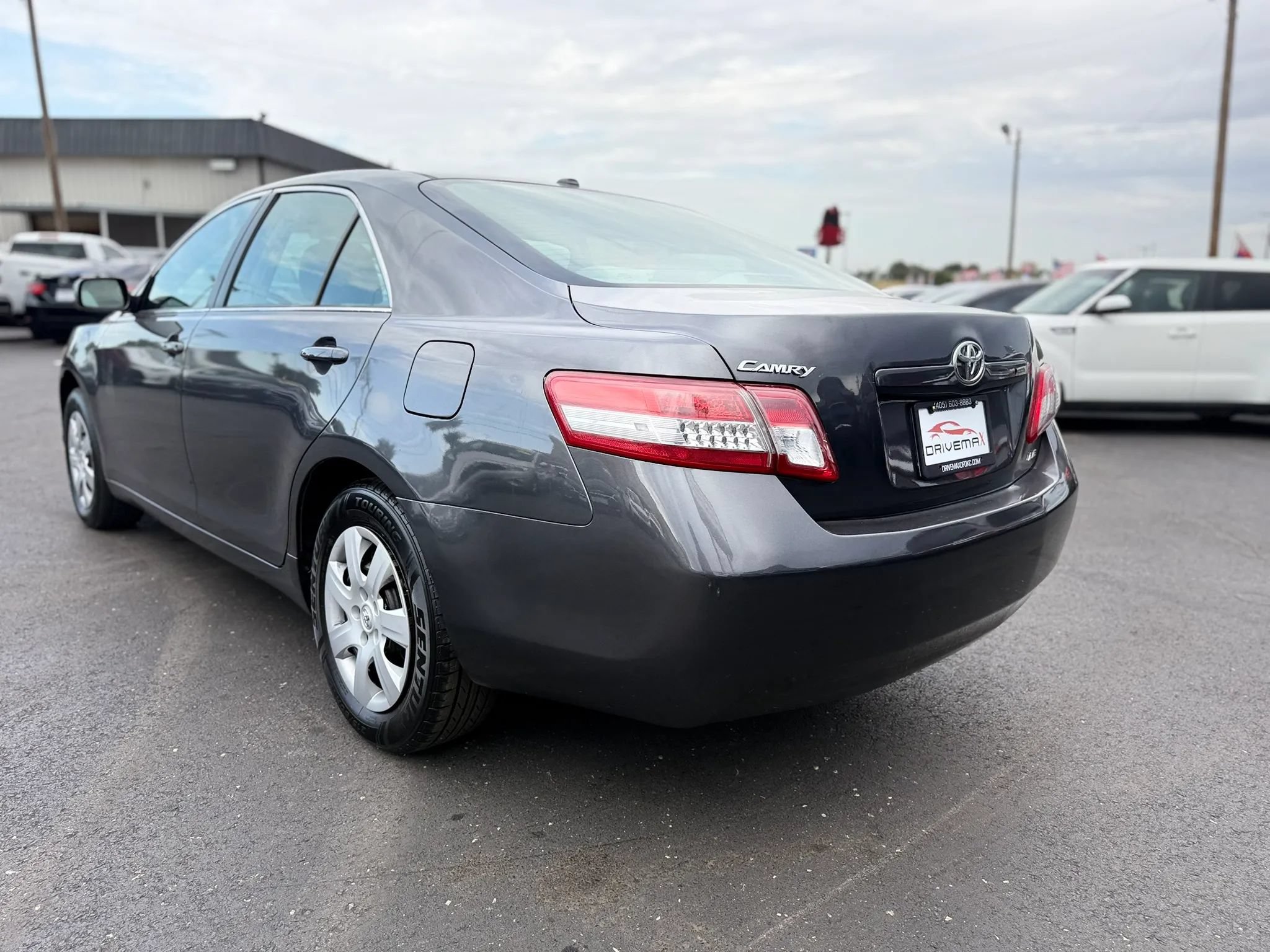 Used 2010 Toyota Camry LE FWD image 5