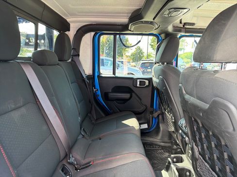 Used 2021 Jeep Gladiator Rubicon AWD/4WD image 17