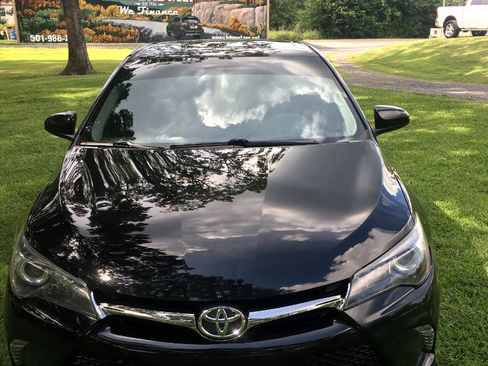 Used 2017 Toyota Camry SE w/ Moonroof Package image 8