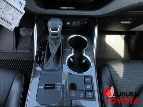 New 2026 Toyota Highlander Limited image 18