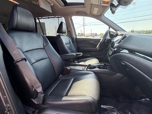 Used 2017 Honda Pilot Touring image 36
