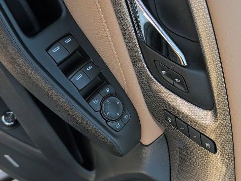 Used 2022 Chevrolet Traverse Premier FWD image 17