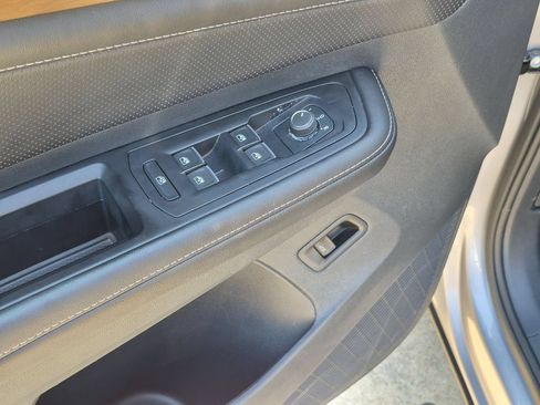 Used 2025 Volkswagen Atlas SE FWD image 13