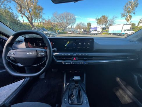 Used 2025 Kia K4 LXS image 32