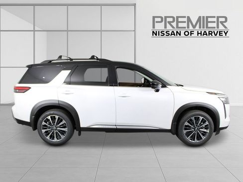 New 2026 Nissan Pathfinder Platinum FWD image 6