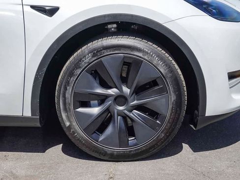 Used 2024 Tesla Model Y Long Range AWD/4WD image 10