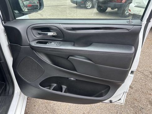 Used 2020 Dodge Grand Caravan SE FWD image 23