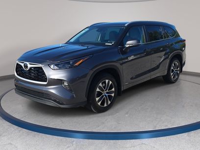 Used 2025 Toyota Highlander XLE