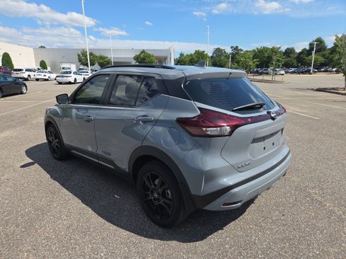 Used 2023 Nissan Kicks SR FWD image 5