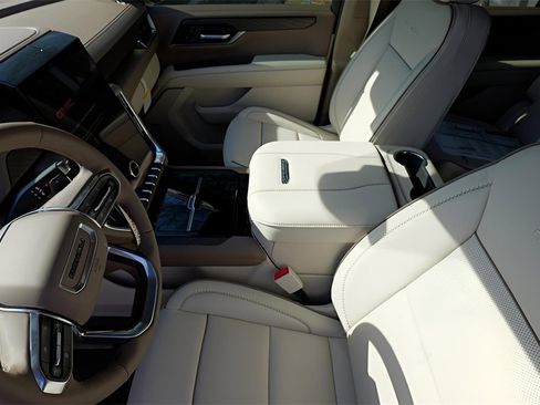 New 2026 GMC Yukon Denali w/ Sun & Power Step Package image 9