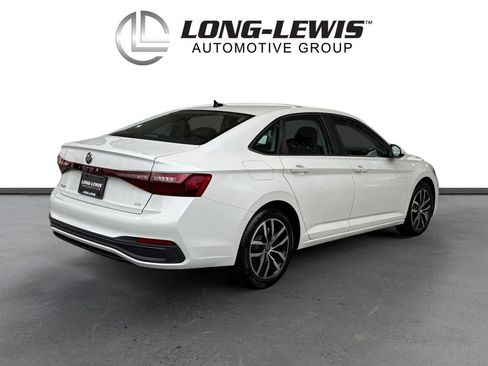 Certified 2025 Volkswagen Jetta SE w/ Sunroof Package FWD image 7