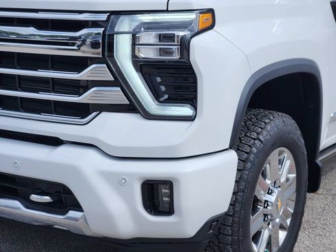 New 2026 Chevrolet Silverado 3500 High Country w/ High Country Premium Package AWD/4WD image 6