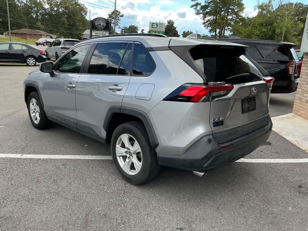 Used 2021 Toyota RAV4 XLE FWD image 3