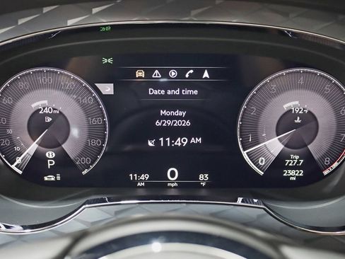 Used 2023 Bentley Bentayga AWD/4WD image 15